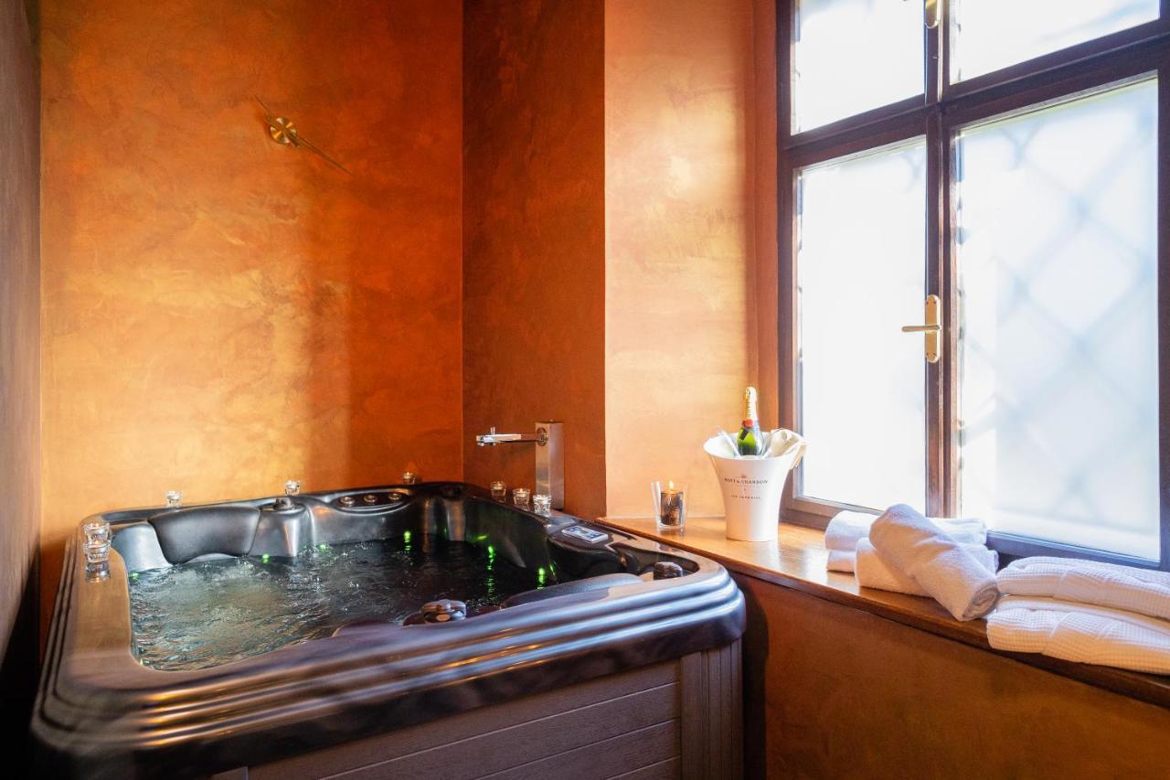 Rozmbersky Dvur Hotel Cesky Krumlov