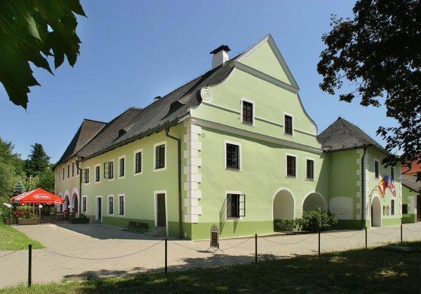 Rozmbersky Dvur Cesky Krumlov