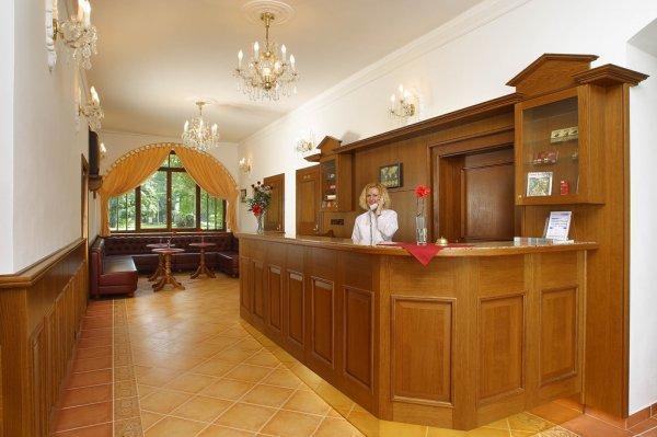 Rozmbersky Dvur 4*