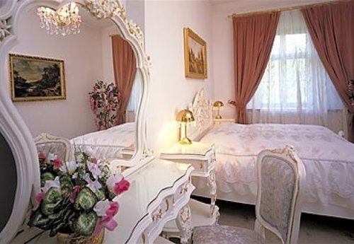 Rozmbersky Dvur 4*