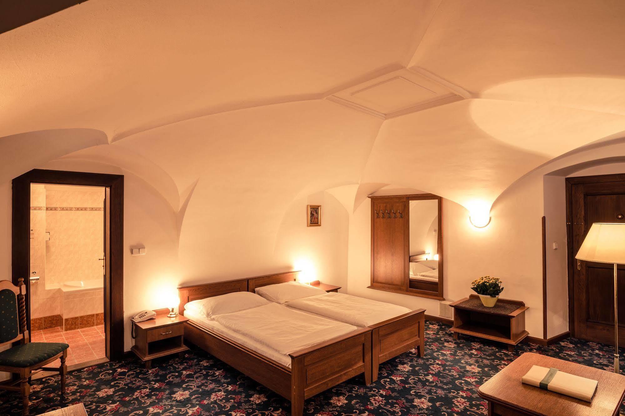 Rozmbersky Dvur Hotel Cesky Krumlov