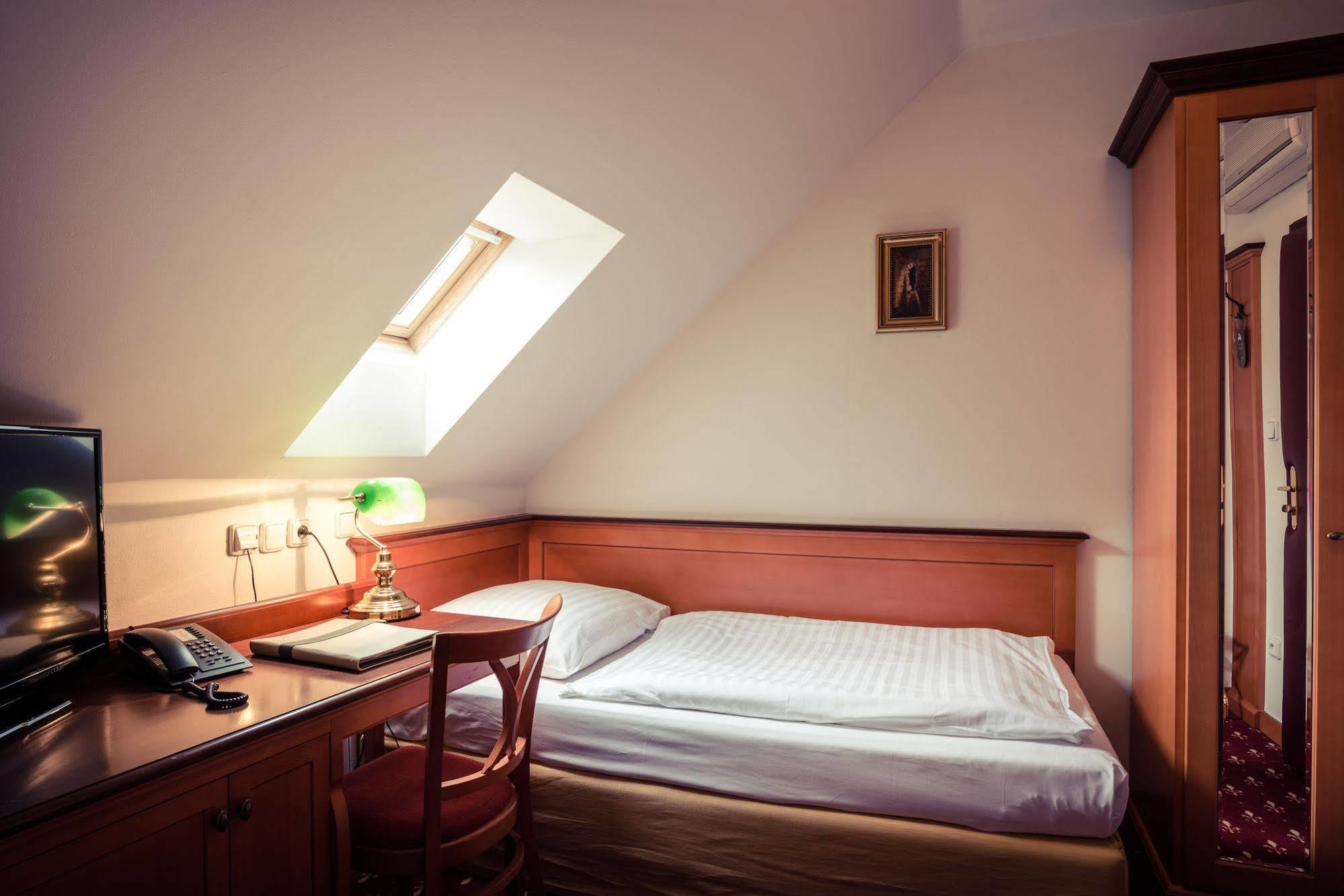 Rozmbersky Dvur Cesky Krumlov