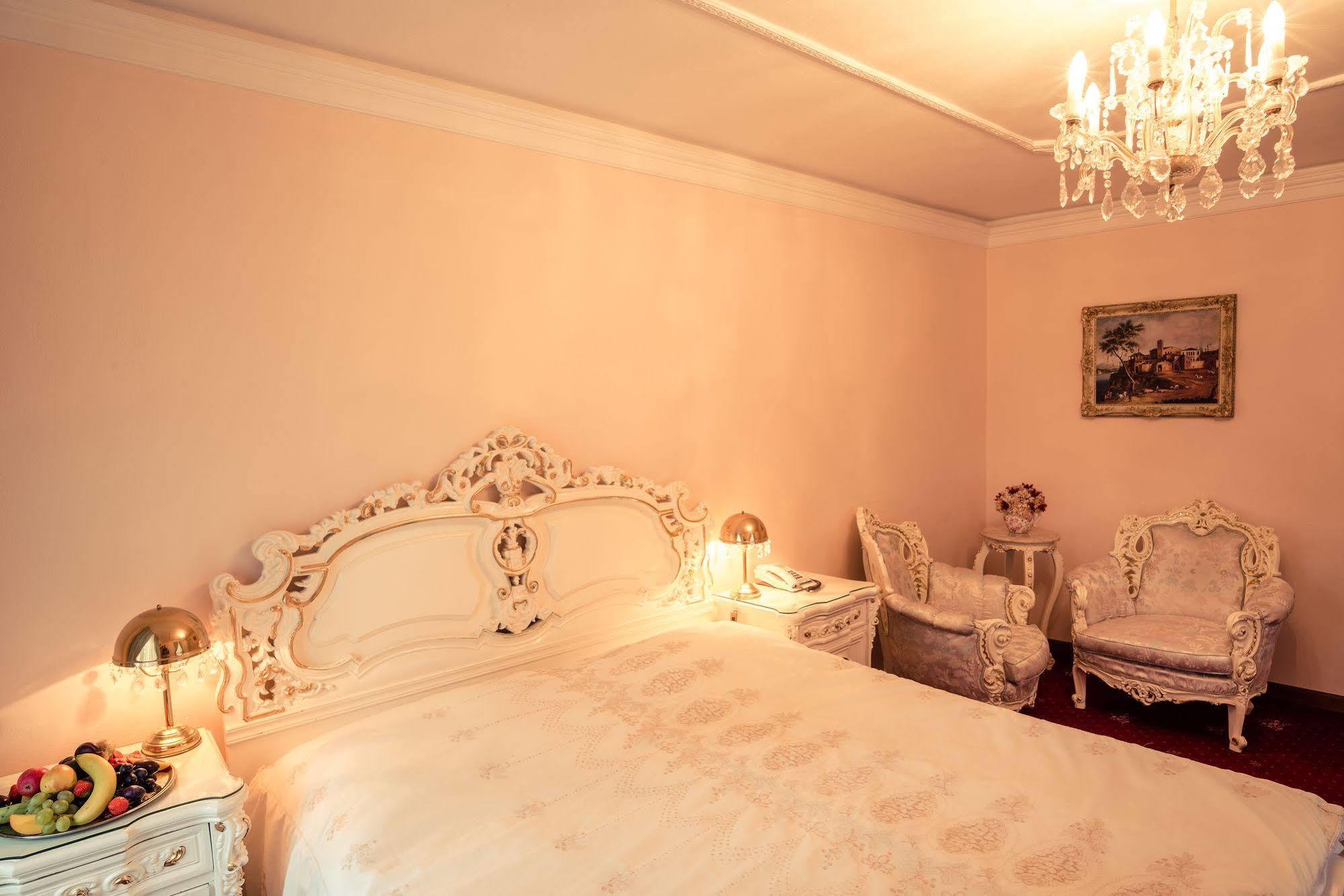 Rozmbersky Dvur Hotel Cesky Krumlov