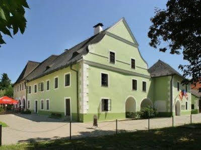 Rozmbersky Dvur 4* Чески-Крумлов
